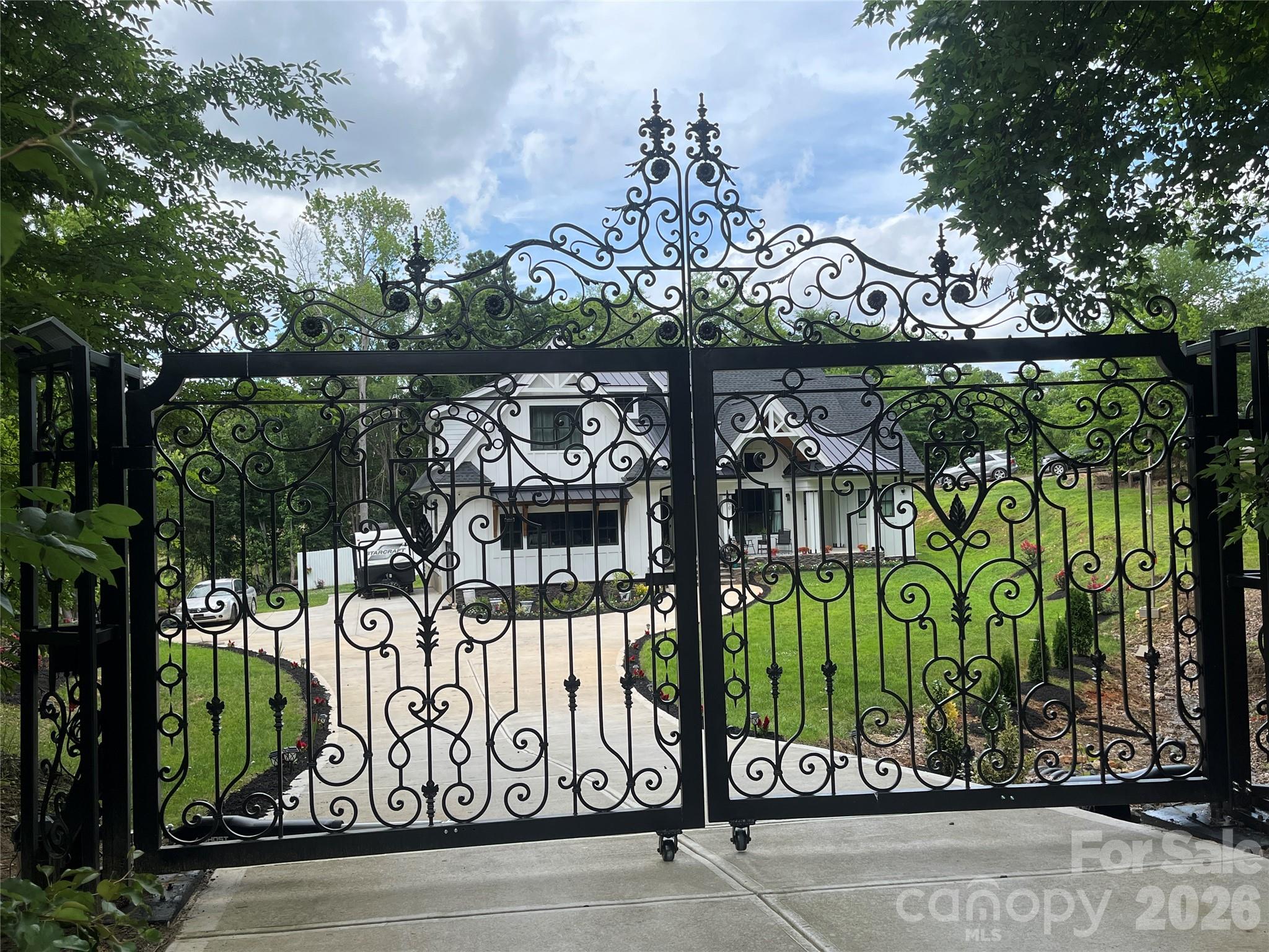 900 Houston Heights Road Charlotte, NC 28262 - Photo 1 of 44 Gallery Image 1