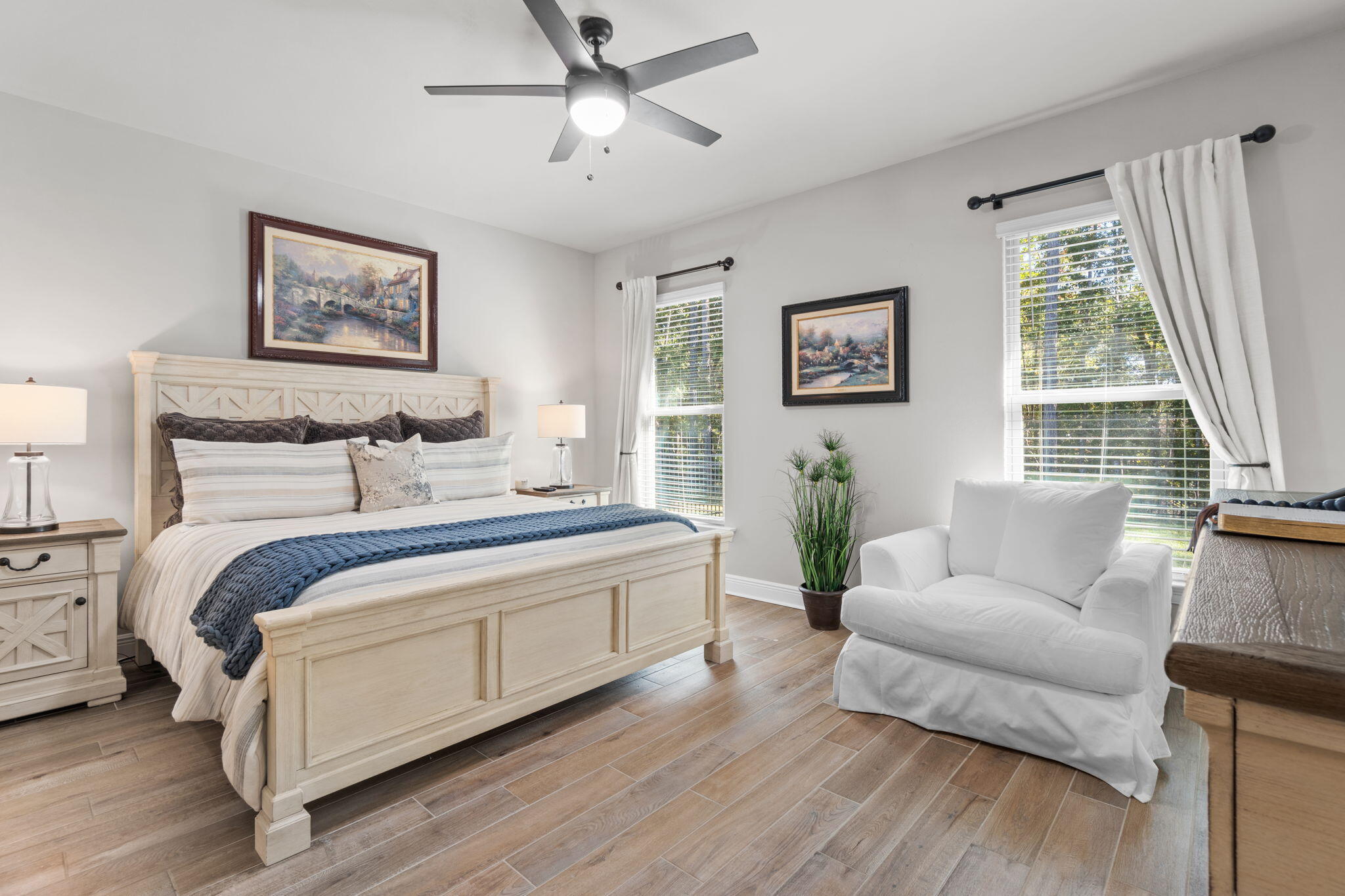 33 Cozy Cove Freeport, FL 32439 - Photo 22 of 87 a bedroom with a large bed and a couch