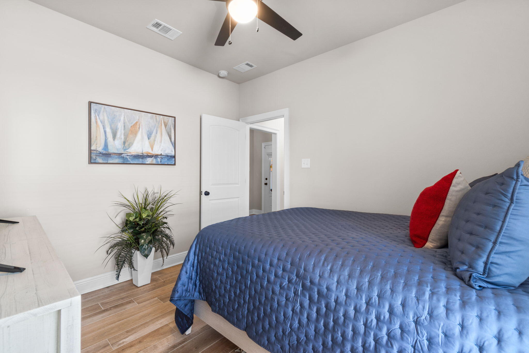 33 Cozy Cove Freeport, FL 32439 - Photo 34 of 87 a bedroom with a bed and a potted plant