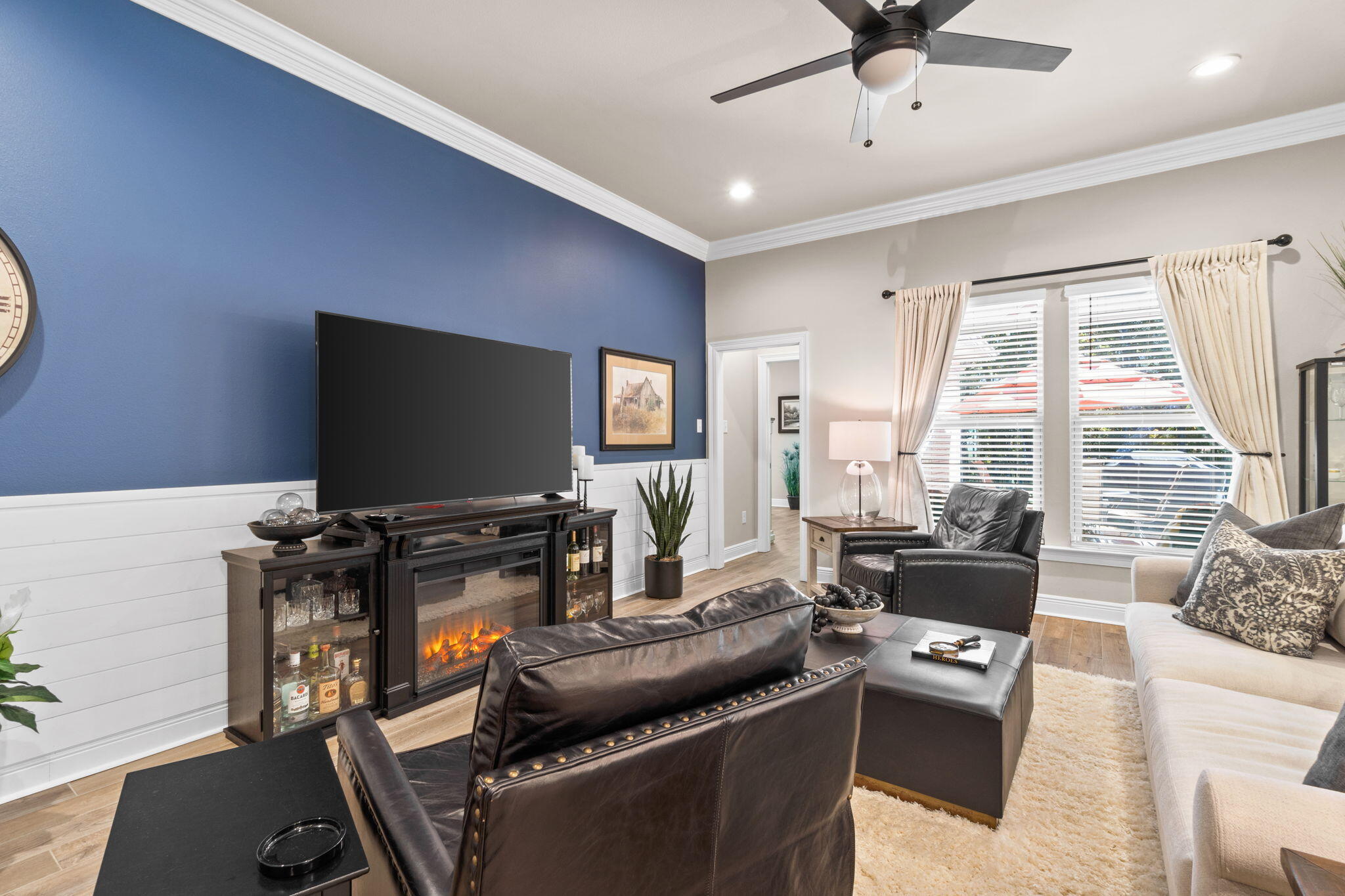 33 Cozy Cove Freeport, FL 32439 - Photo 9 of 87 a living room with furniture and a flat screen tv