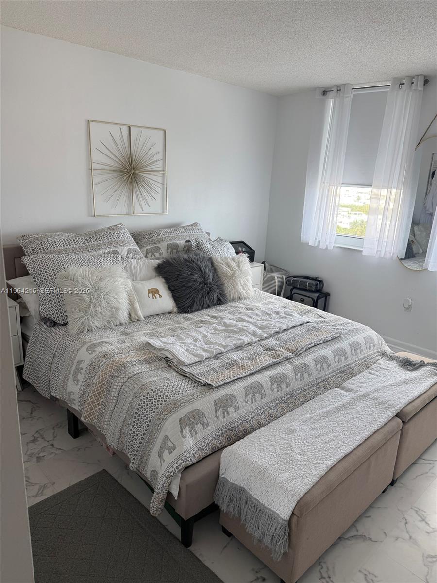 90 Alton Road, Unit 1407 Miami Beach, FL 33139 - Photo 5 of 13 Gallery Image 5