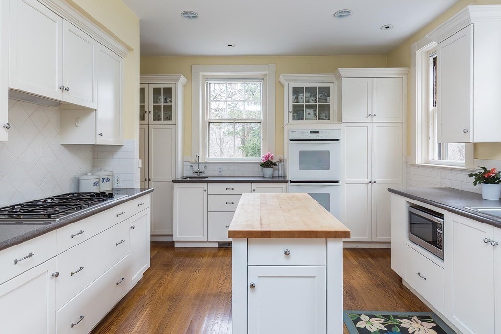 4 Hawthorn Road Brookline, MA 02445 - Photo 8 of 31 Gallery Image 8