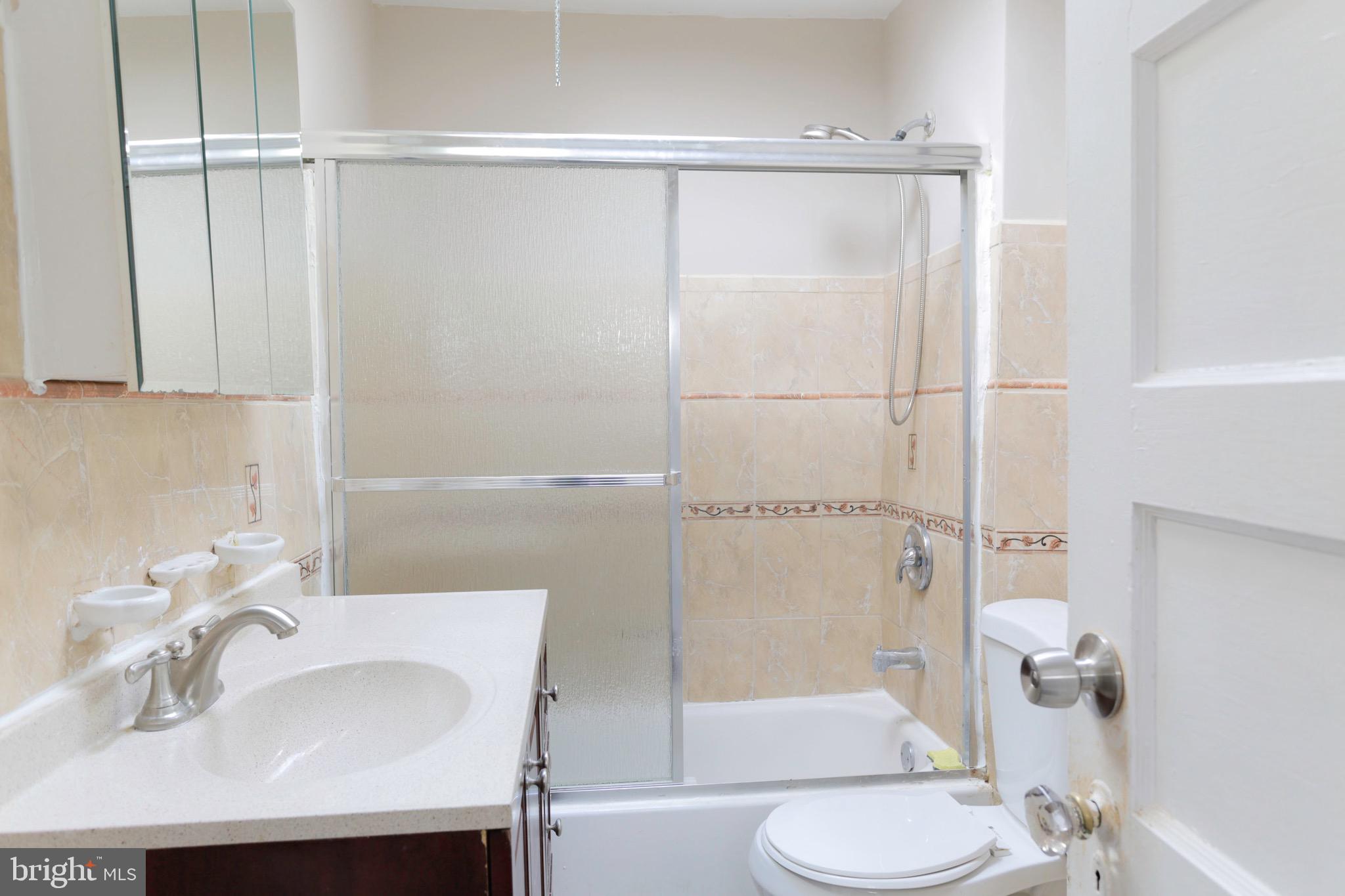 516 Hampden Road Upper Darby, PA 19082 - Photo 8 of 21