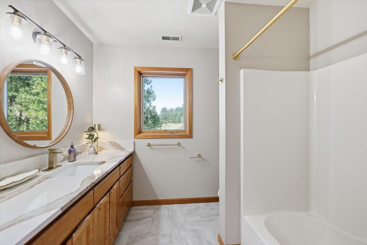 16211 East Jacobs Lane Spokane, WA 99217 - Photo 32 of 43