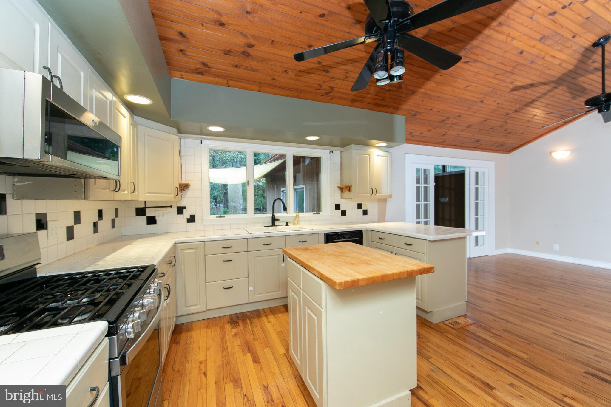 18 Tomahawk Court Medford, NJ 08055 - Photo 24 of 68 a large kitchen with stainless steel appliances granite countertop a sink stove and refrigerator