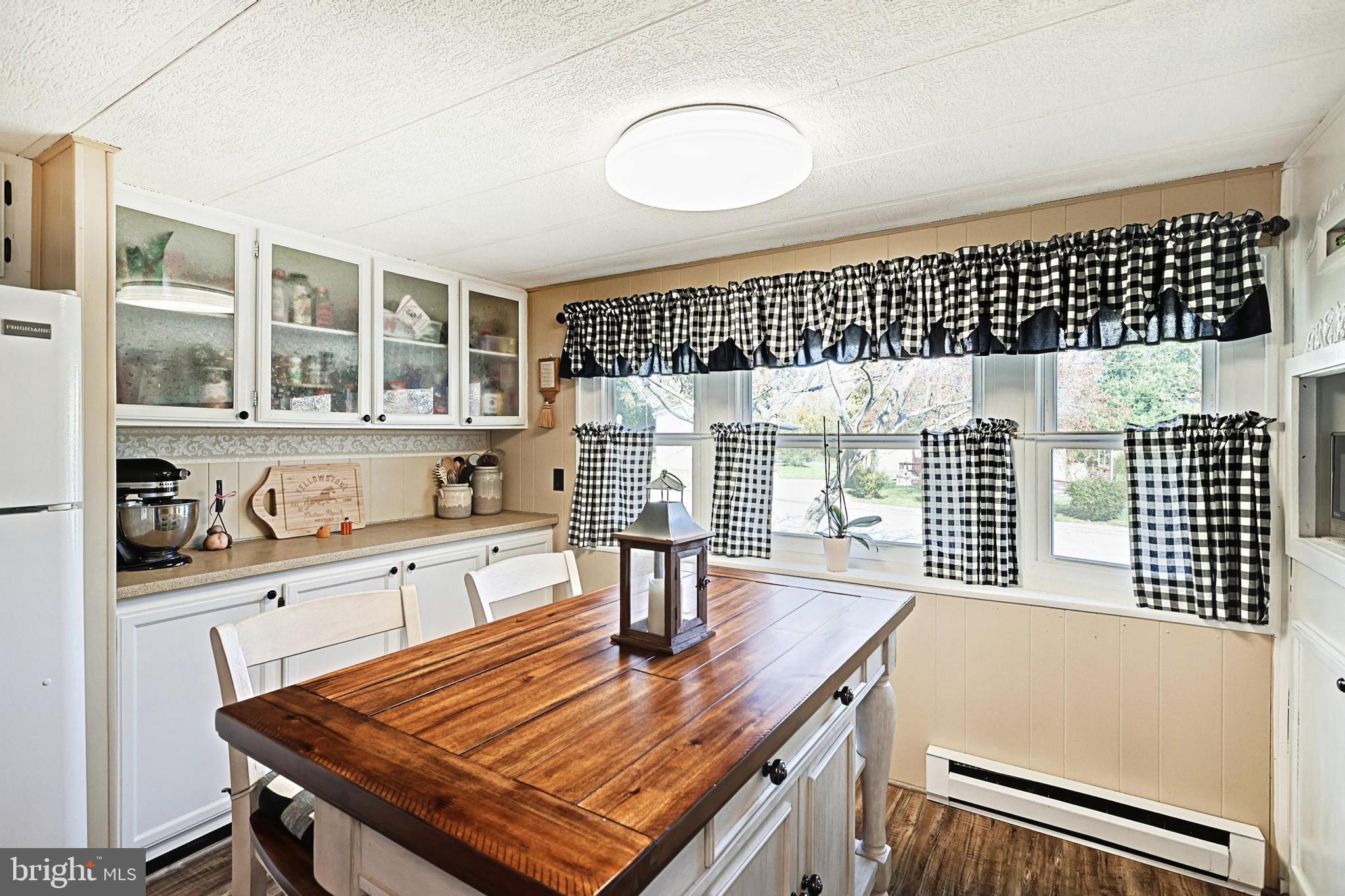 90 Knight Road, Unit 12 Gettysburg, PA 17325 - Photo 23 of 26 Kitchen dining area