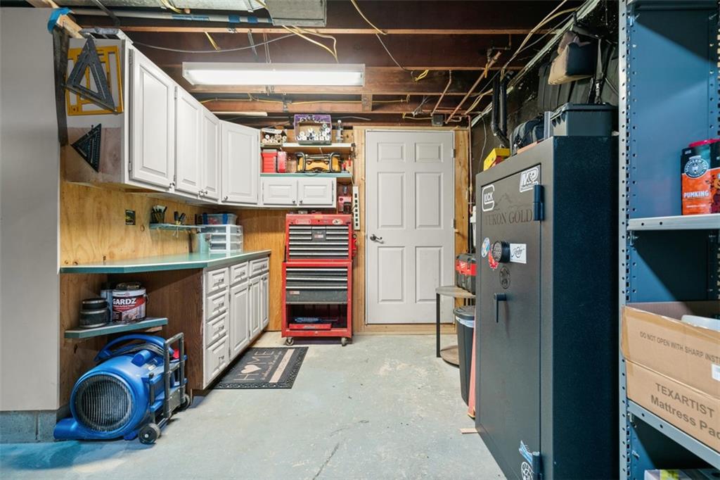 217 McMichael Road Carnegie, PA 15106 - Photo 29 of 38 a utility room with dryer and washer