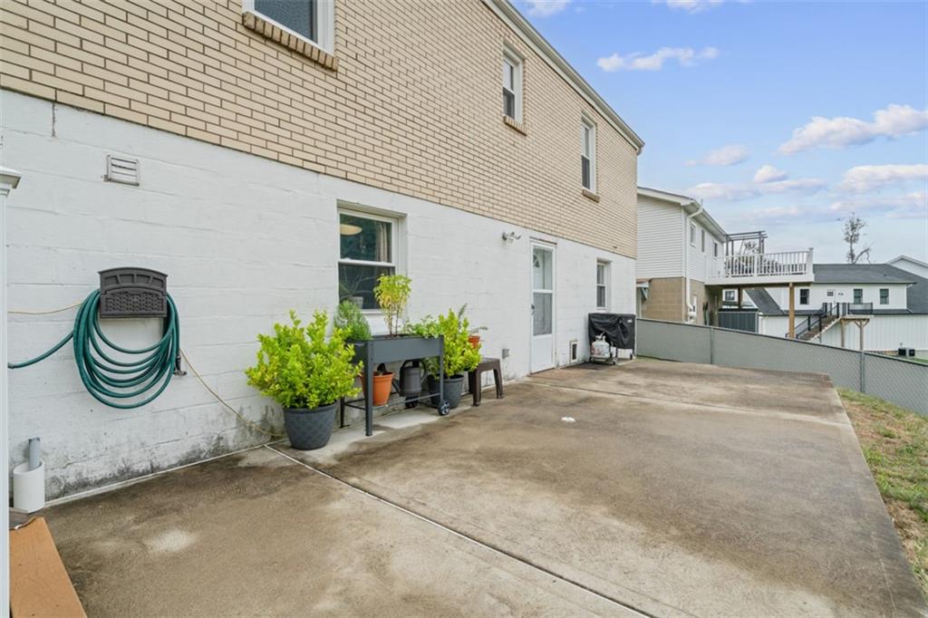 217 McMichael Road Carnegie, PA 15106 - Photo 33 of 38 a view of a chairs and table in the house