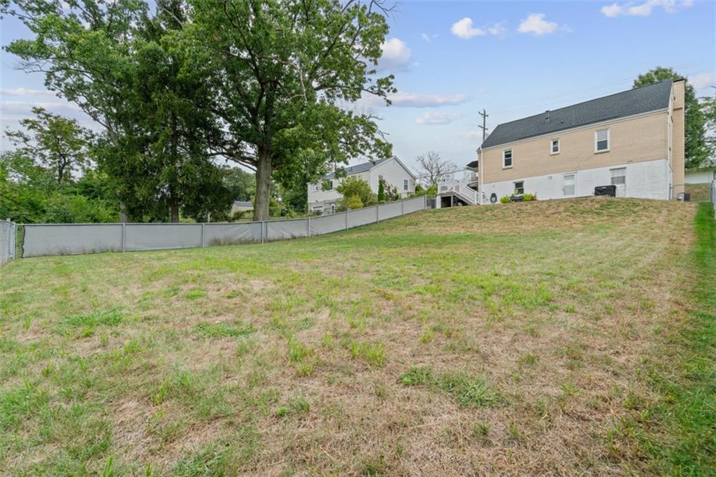 217 McMichael Road Carnegie, PA 15106 - Photo 35 of 38 a view of a big room with large trees