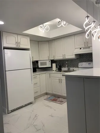 $2,000 | 1110 North Riverside Drive, Unit 25, Pompano Beach, FL 33062