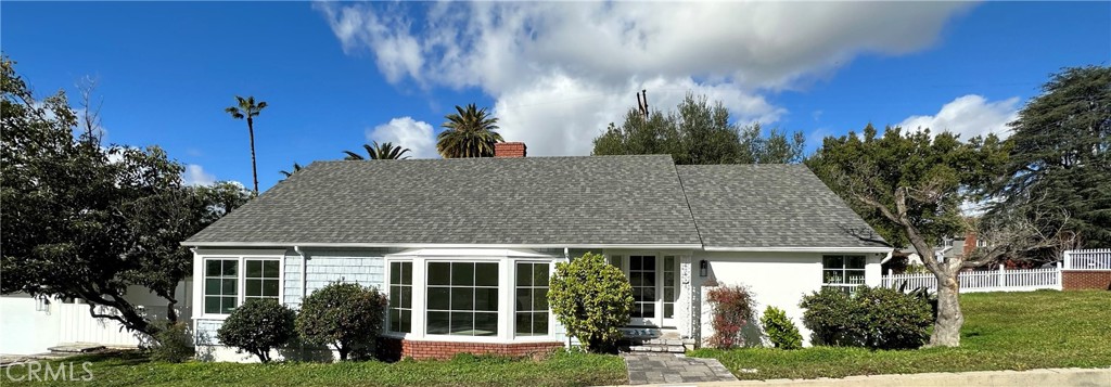 338 West Kenneth Road Glendale, CA 91202 - Photo 2 of 18