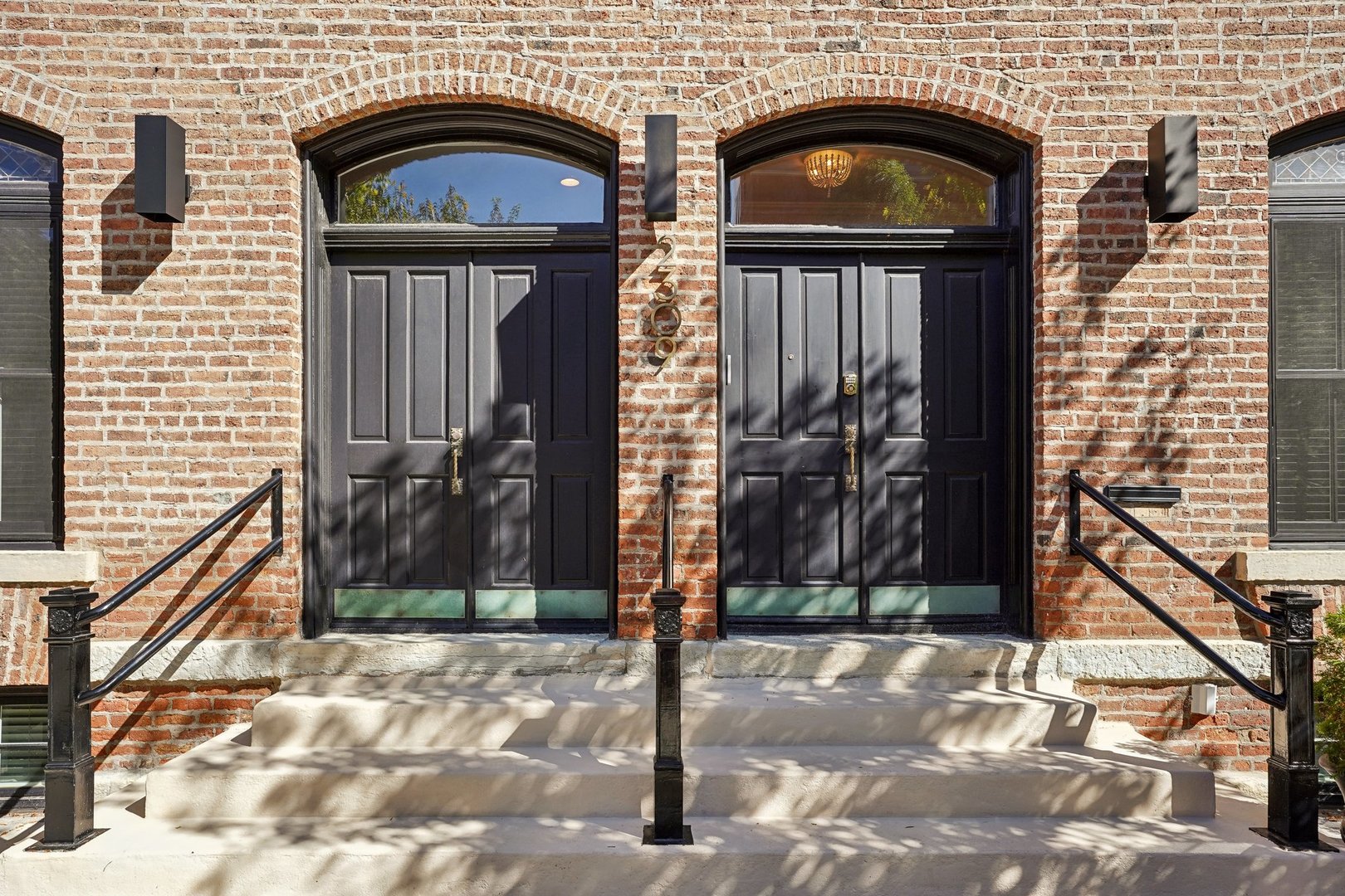 2309 North Geneva Terrace Chicago, IL 60614 - Photo 2 of 43