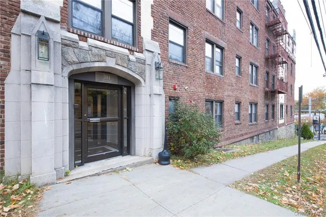 $2,100 | 381 Broadway, Unit 1E, Dobbs Ferry, NY 10522