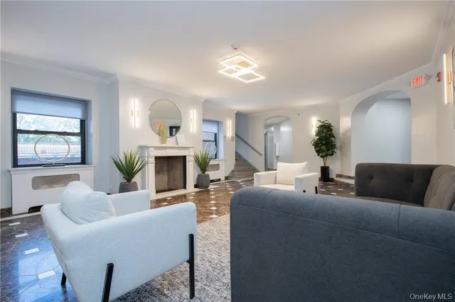 $2,100 | 381 Broadway, Unit 1E, Dobbs Ferry, NY 10522