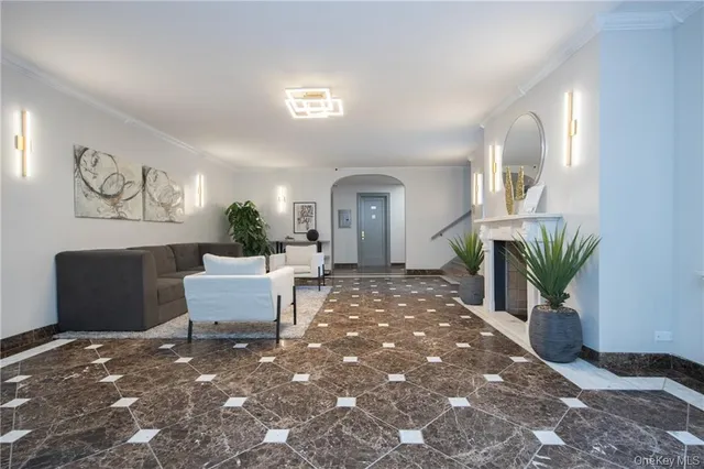 $2,100 | 381 Broadway, Unit 1E, Dobbs Ferry, NY 10522