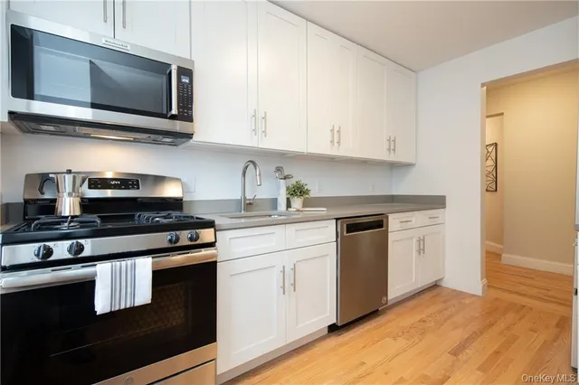 $2,100 | 381 Broadway, Unit 1E, Dobbs Ferry, NY 10522