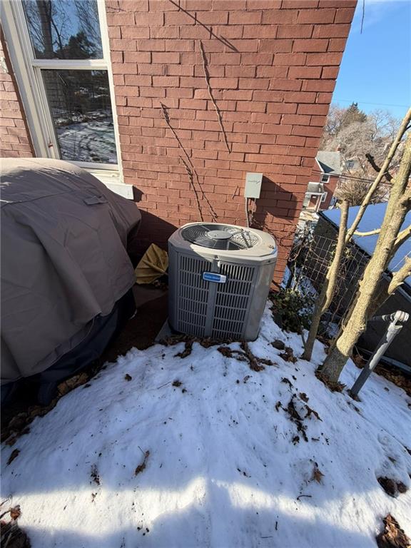 2219 Edgebrook Avenue Pittsburgh, PA 15226 - Photo 15 of 19 a living room with furniture