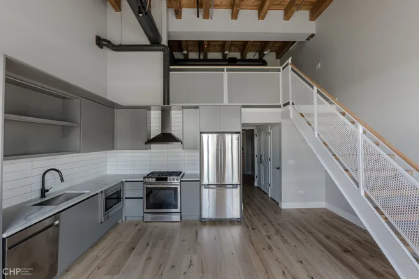 $2,935 | 729 North Sangamon Street, Unit 302, Chicago, IL 60642