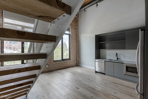 $2,935 | 729 North Sangamon Street, Unit 302, Chicago, IL 60642