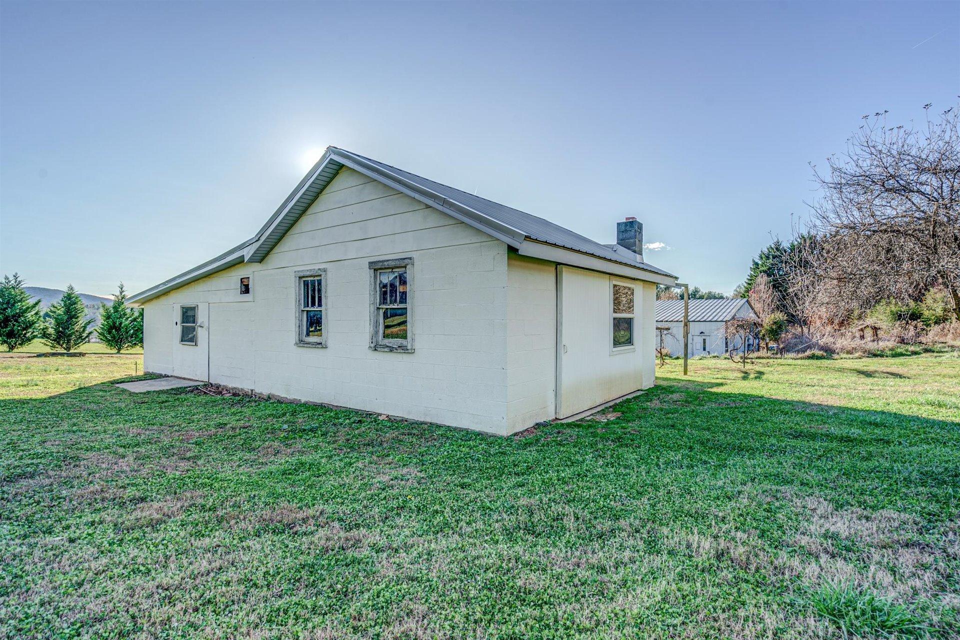 398 Jamestown Road Rocky Mount, VA 24151 - Photo 36 of 42 a view of a house with backyard