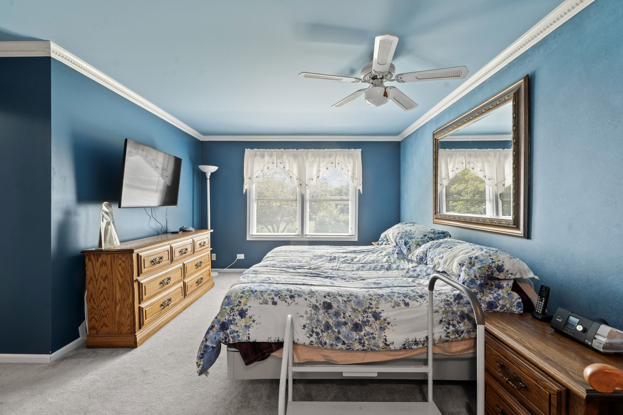 18 Spring Valley Lane Streamwood, IL 60107 - Photo 14 of 31 Gallery Image 14
