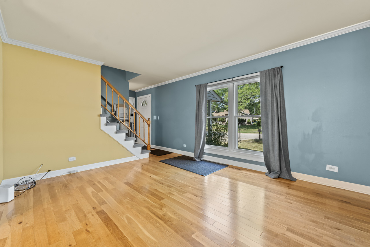 18 Spring Valley Lane Streamwood, IL 60107 - Photo 3 of 31 Gallery Image 3