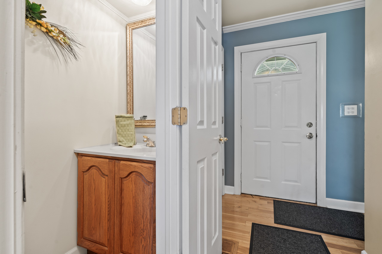 18 Spring Valley Lane Streamwood, IL 60107 - Photo 5 of 31 Gallery Image 5