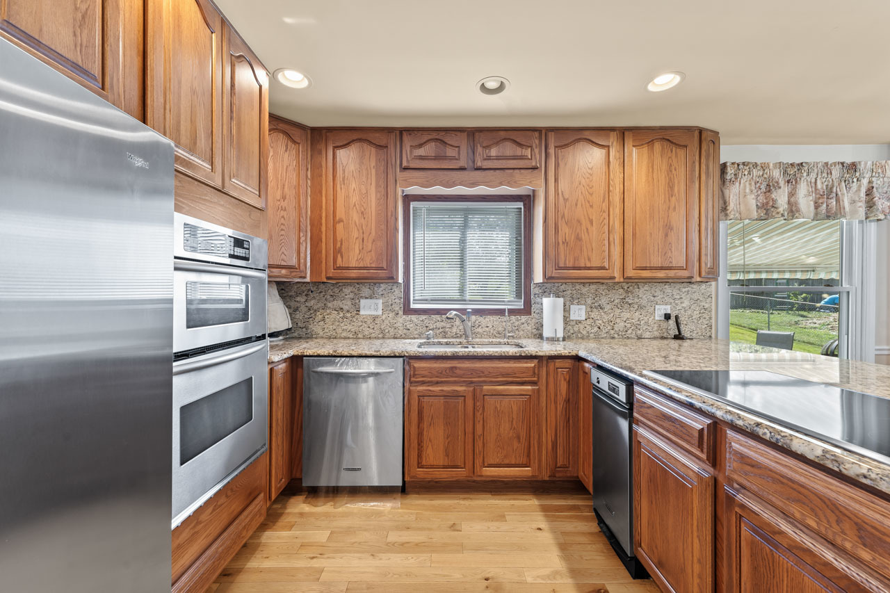 18 Spring Valley Lane Streamwood, IL 60107 - Photo 8 of 31 Gallery Image 8