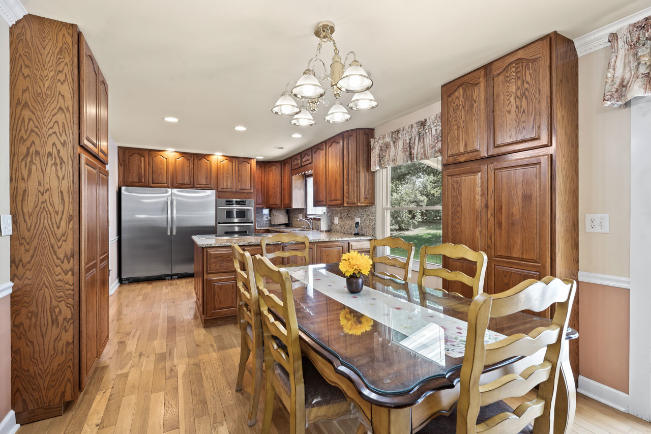 18 Spring Valley Lane Streamwood, IL 60107 - Photo 10 of 31 Gallery Image 10