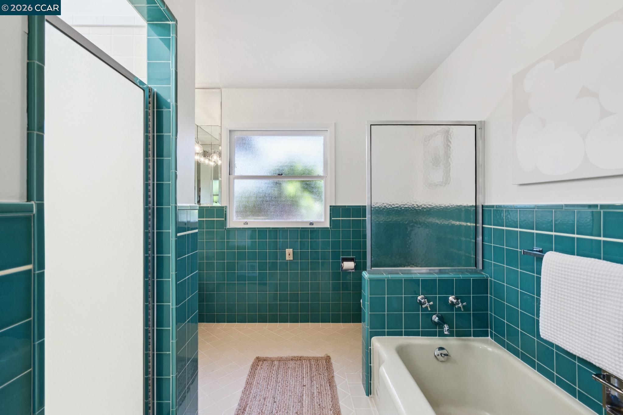 20 Santa Rita Drive Walnut Creek, CA 94596 - Photo 24 of 44 a bathroom with a tub a sink and mirror