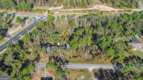 a view of yard with green space