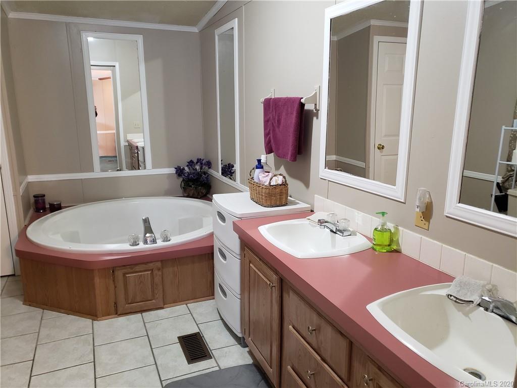 2389 Hartland Road Morganton, NC 28655 - Photo 5 of 9 Gallery Image 5