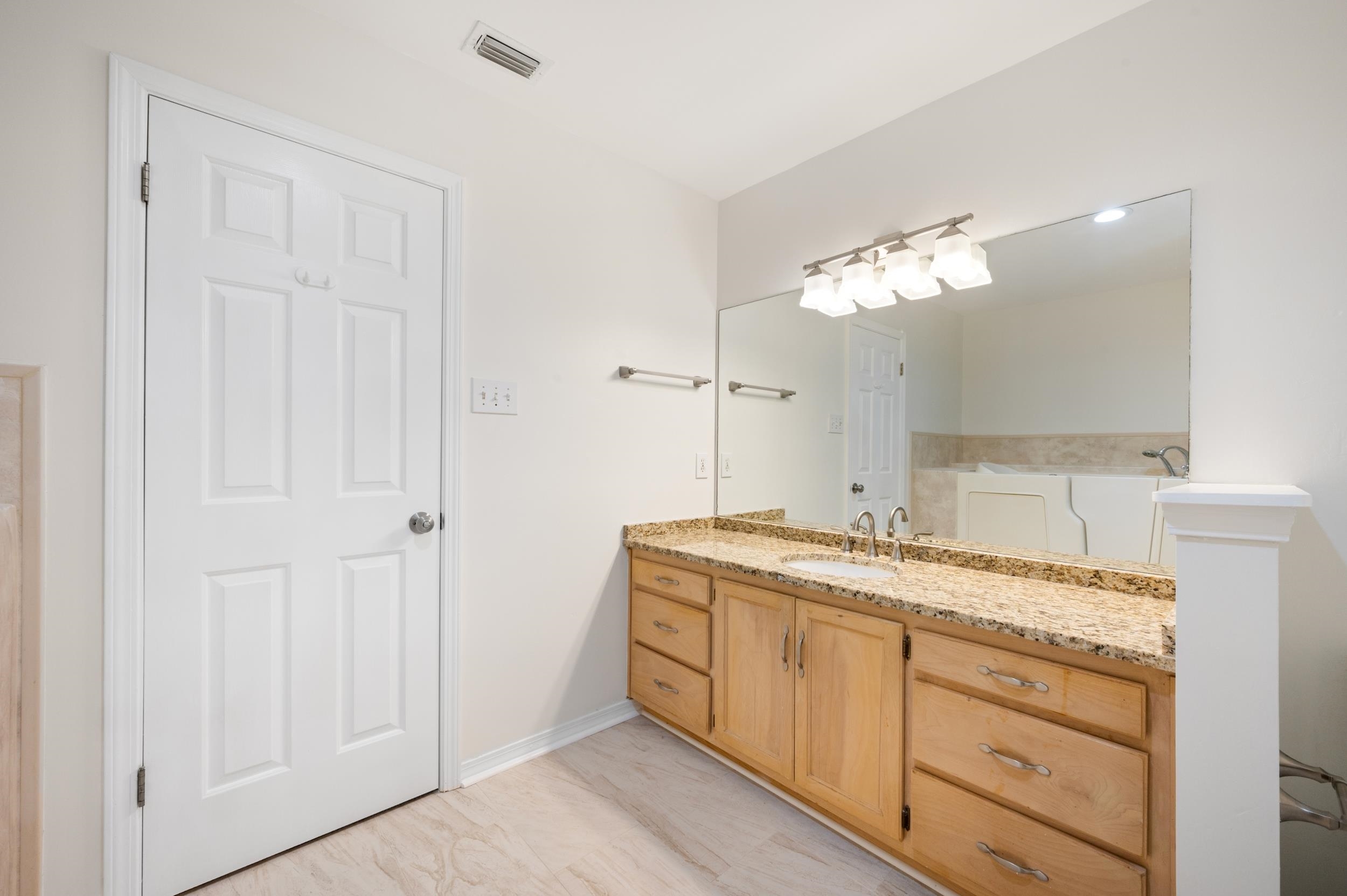 136 Donna Circle Daphne, AL 36526 - Photo 21 of 28 Bathroom