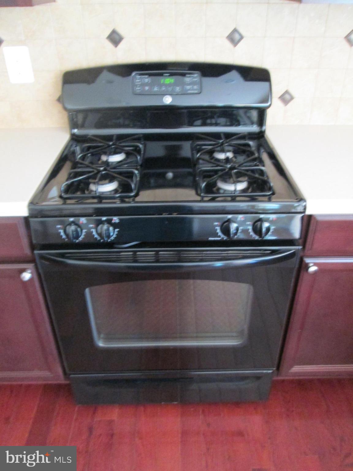 900 Gladway Road Baltimore, MD 21220 - Photo 11 of 68 Gas Stove
