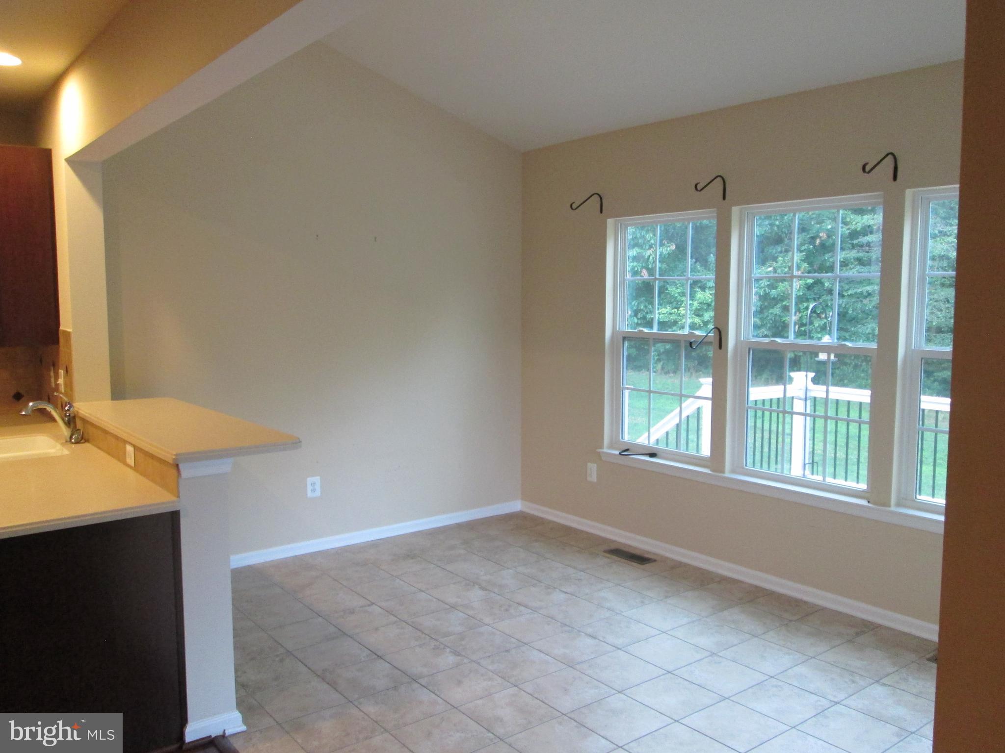 900 Gladway Road Baltimore, MD 21220 - Photo 3 of 68 Morinng Room view 1