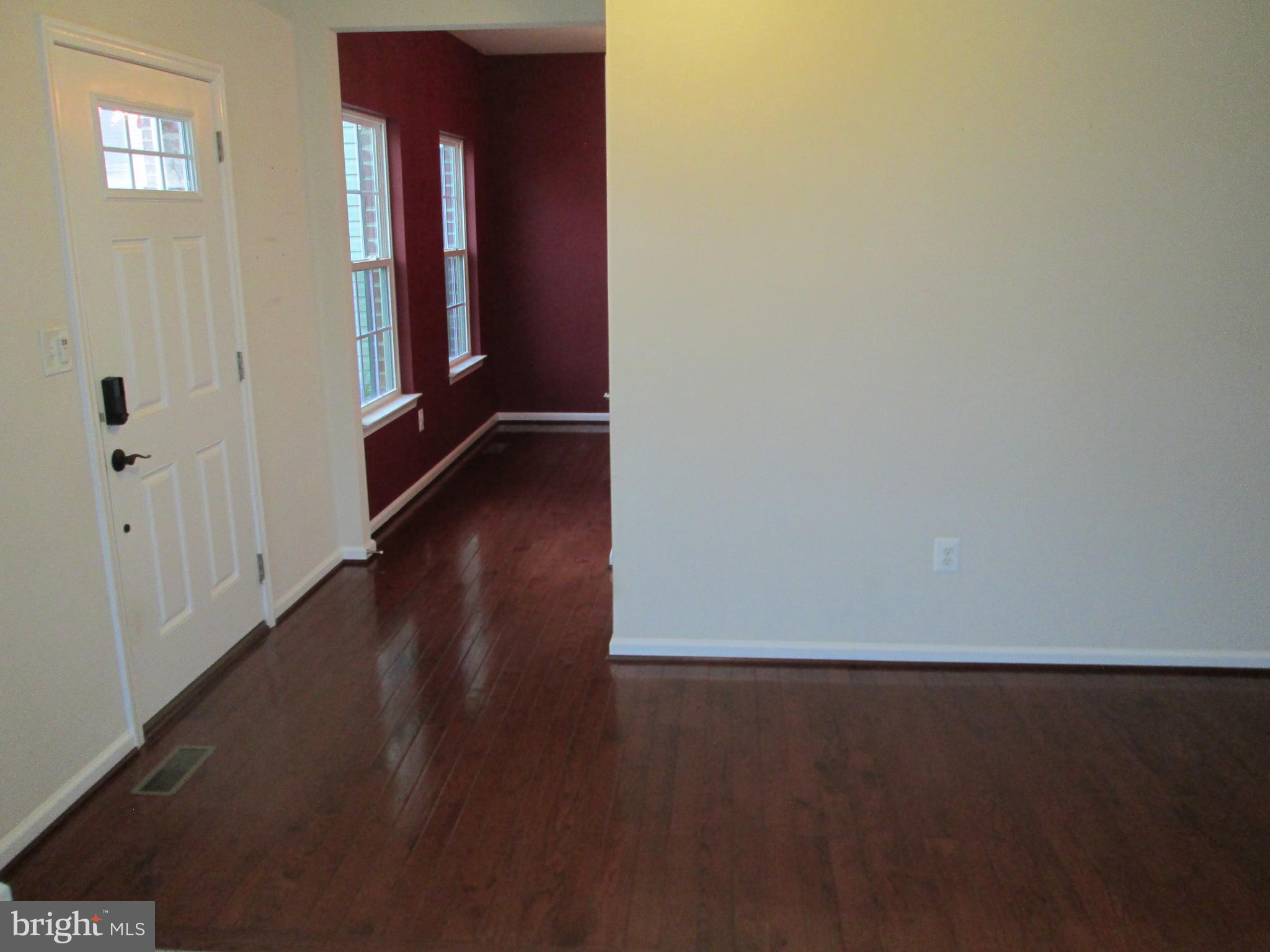 900 Gladway Road Baltimore, MD 21220 - Photo 26 of 68 Entry Foyer (towards Dining Room)