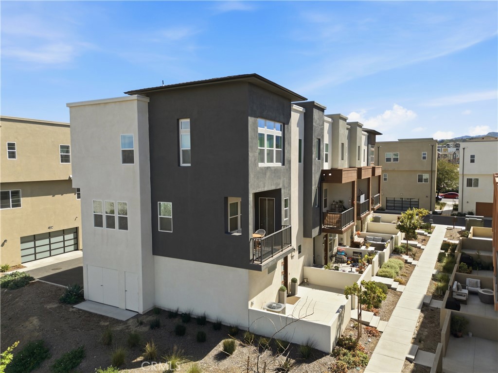 27013 Hummingbird Lane Valencia, CA 91381 - Photo 2 of 54