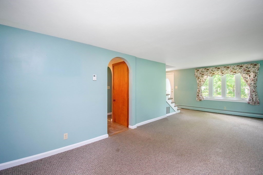 566 5 Mile River Road Putnam, CT 06260 - Photo 8 of 37 Gallery Image 8