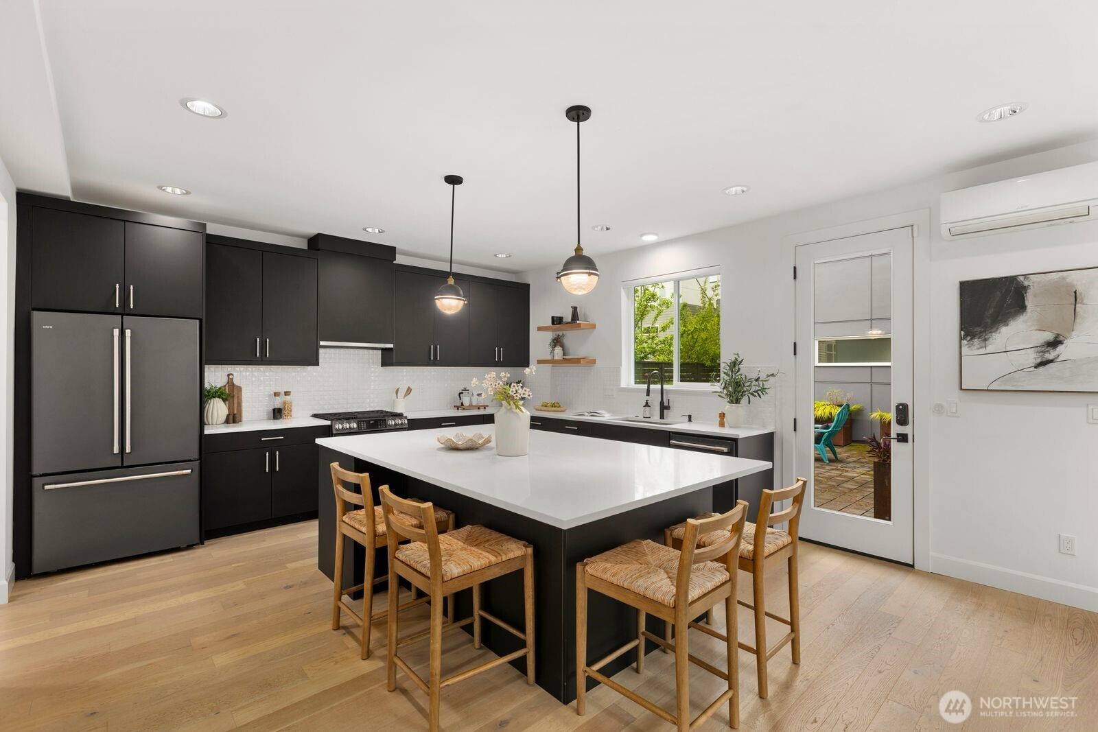 6233 Carleton Avenue South Seattle, WA 98108 - Photo 11 of 38