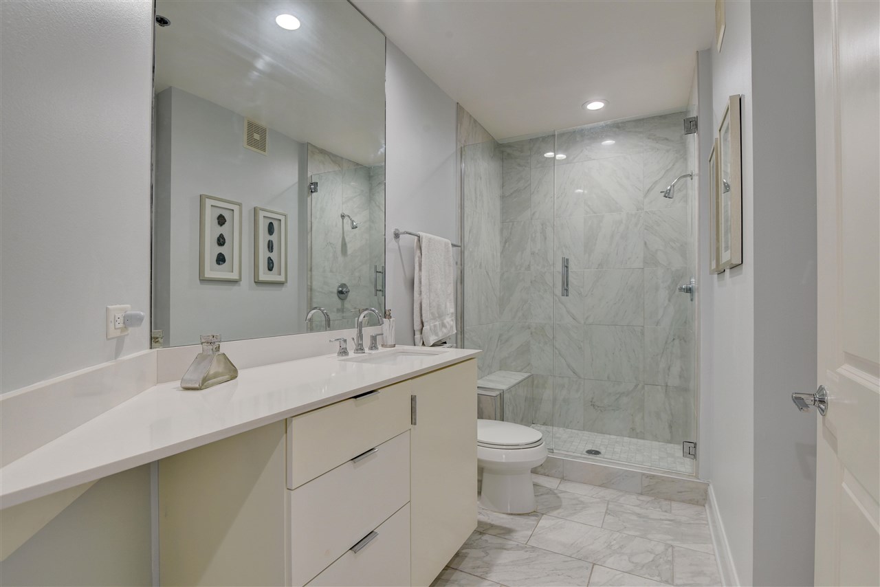 717 Riverside Drive, Unit 1201 Memphis, TN 38103 - Photo 14 of 25 Gallery Image 14
