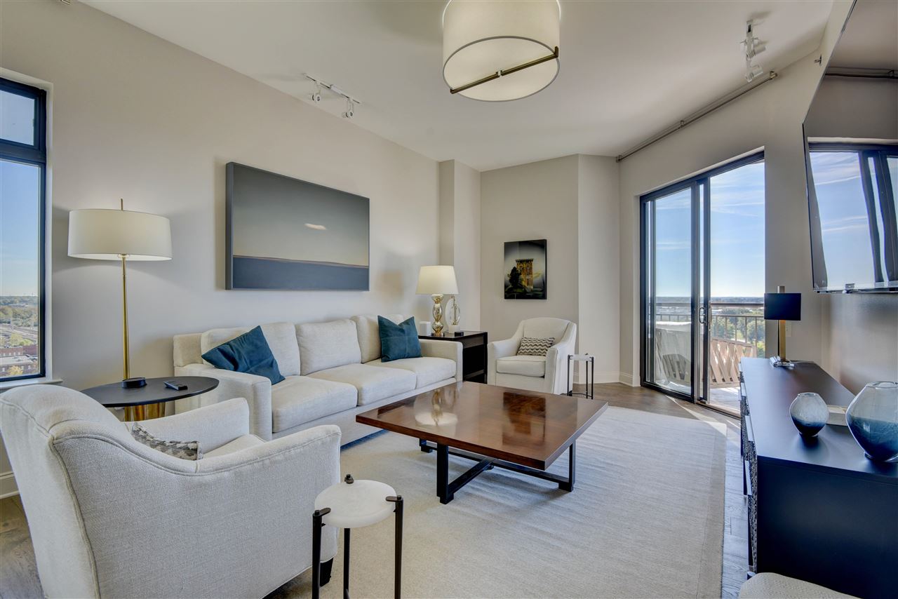 717 Riverside Drive, Unit 1201 Memphis, TN 38103 - Photo 3 of 25 Gallery Image 3