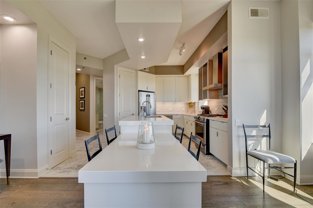 717 Riverside Drive, Unit 1201 Memphis, TN 38103 - Photo 8 of 25 Gallery Image 8