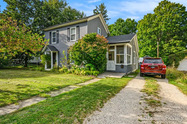 $245,000 | 426 West Bridge Street, Plainwell, MI 49080