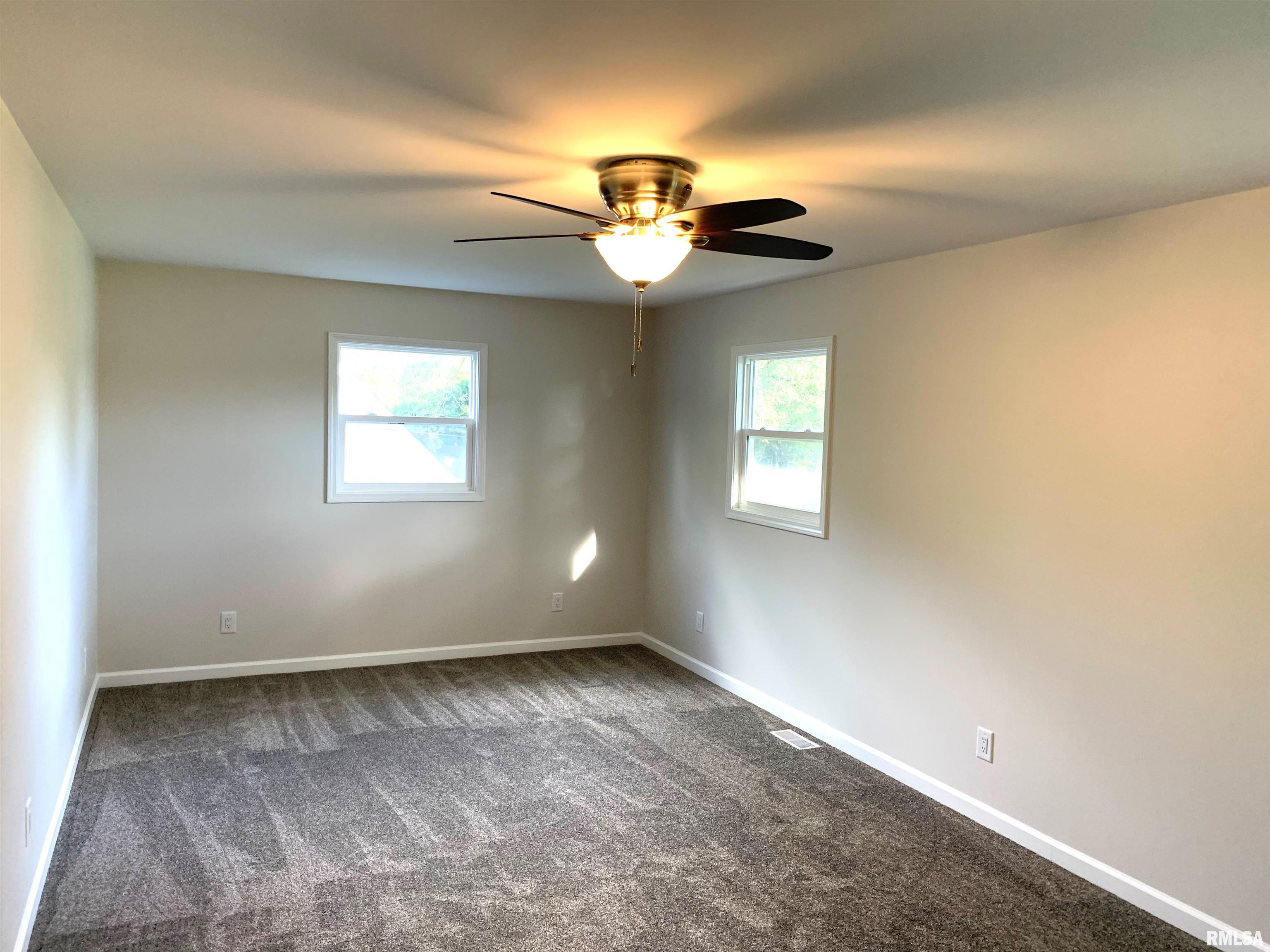 707 North Taylor Street Athens, IL 62613 - Photo 19 of 29