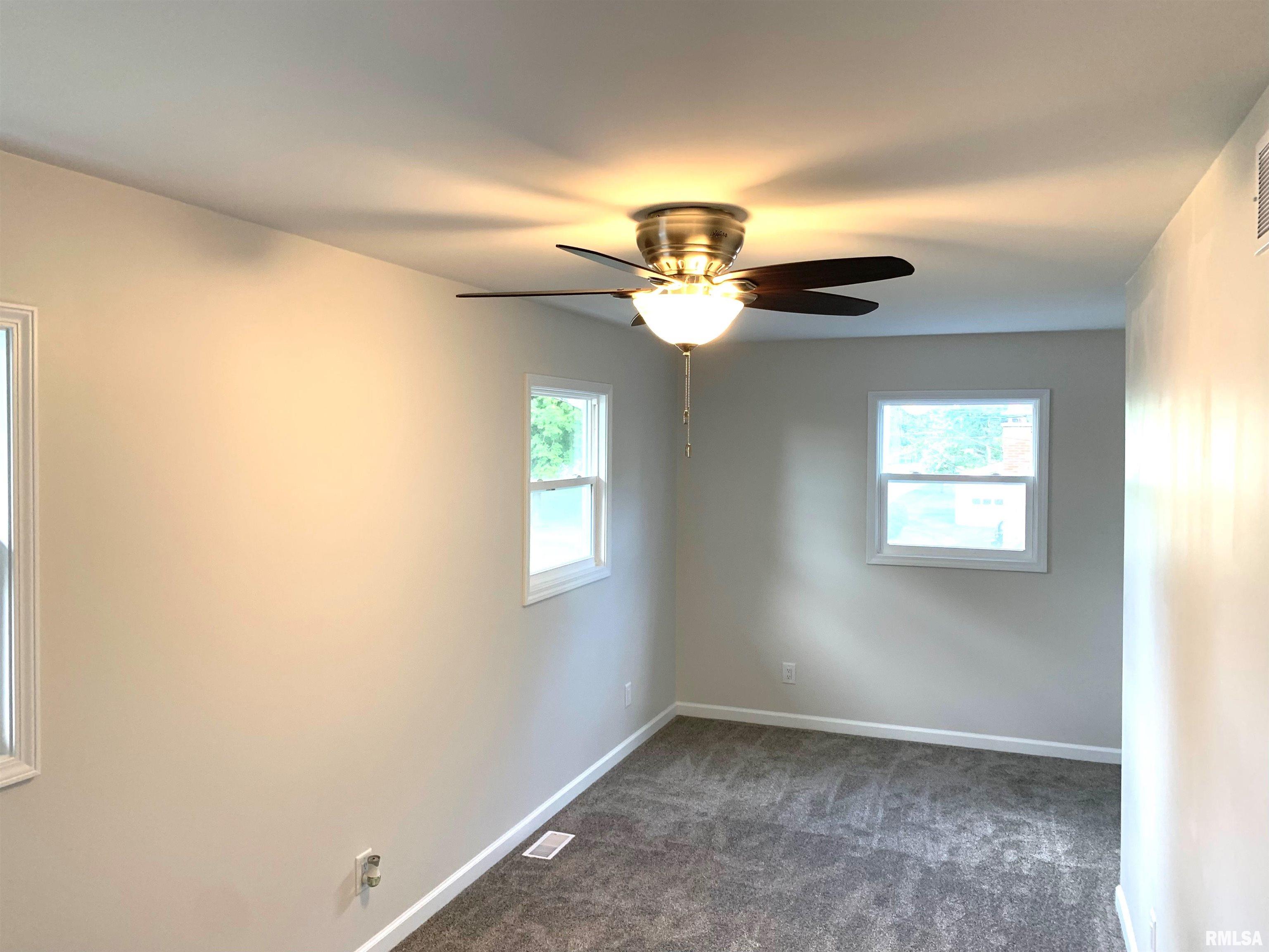 707 North Taylor Street Athens, IL 62613 - Photo 20 of 29