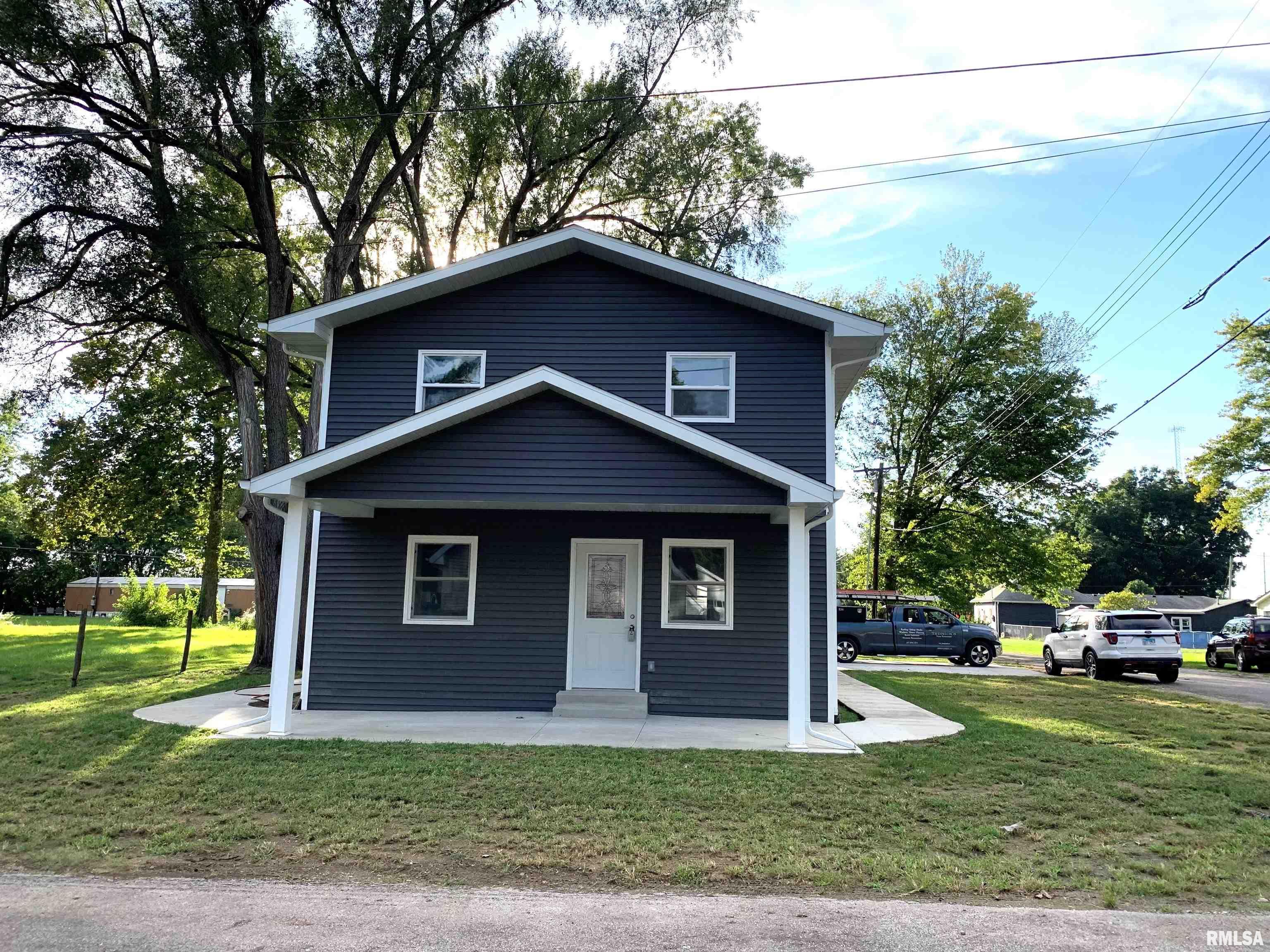 707 North Taylor Street Athens, IL 62613 - Photo 2 of 29