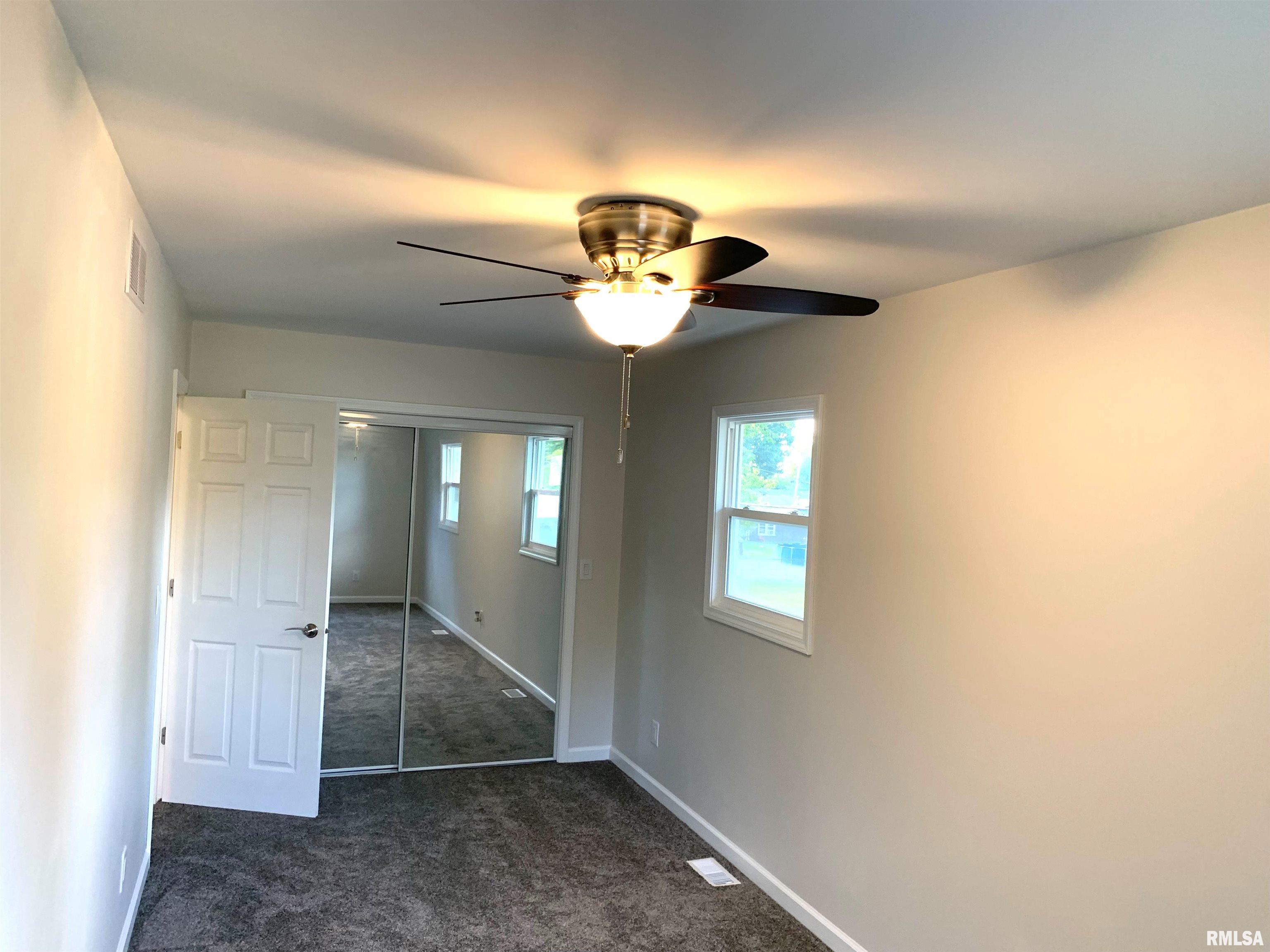 707 North Taylor Street Athens, IL 62613 - Photo 21 of 29