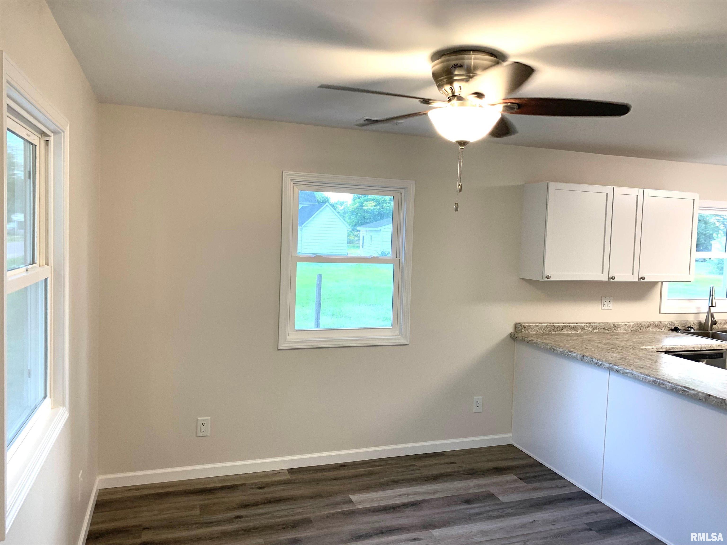 707 North Taylor Street Athens, IL 62613 - Photo 24 of 29