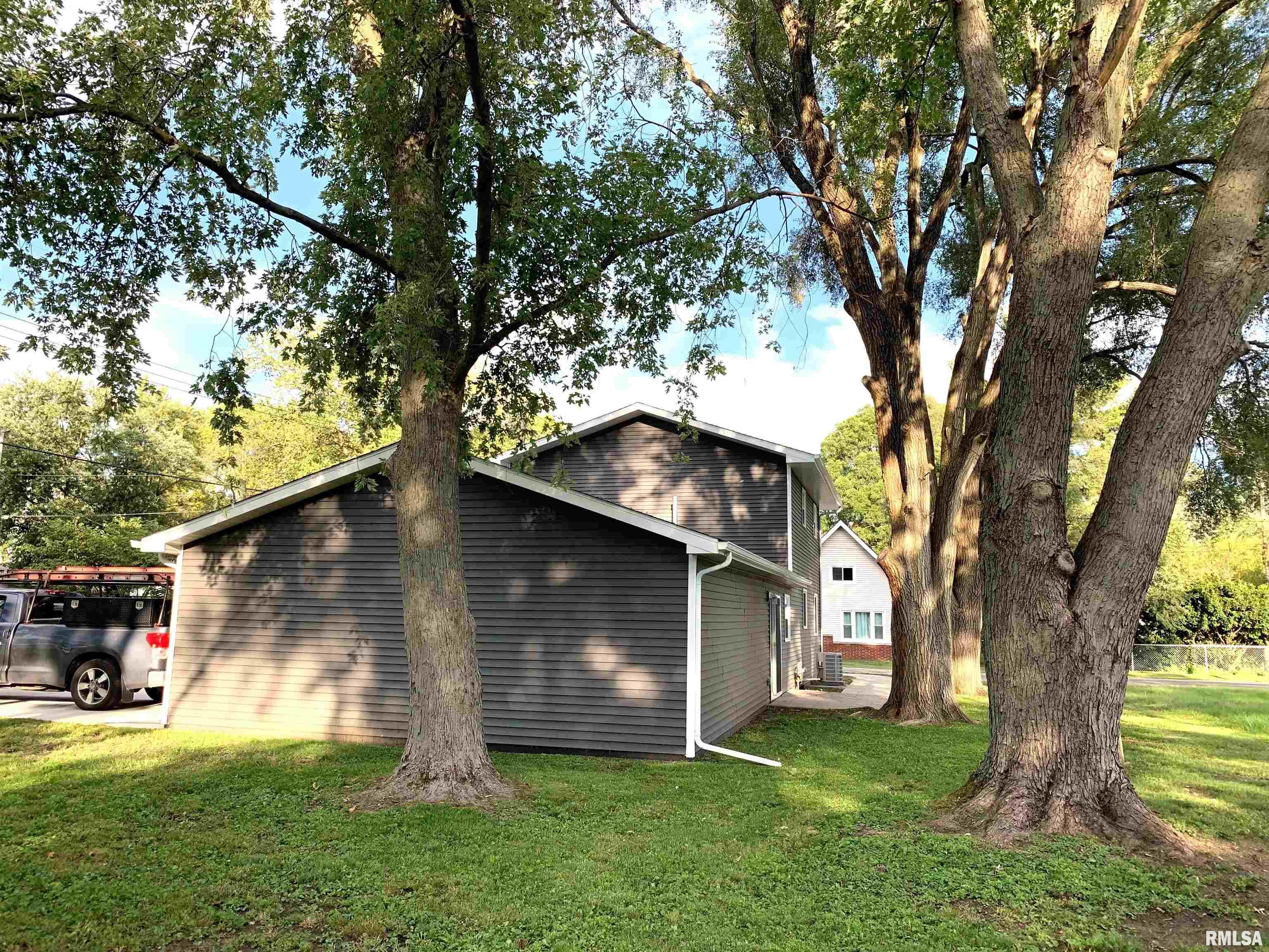 707 North Taylor Street Athens, IL 62613 - Photo 3 of 29