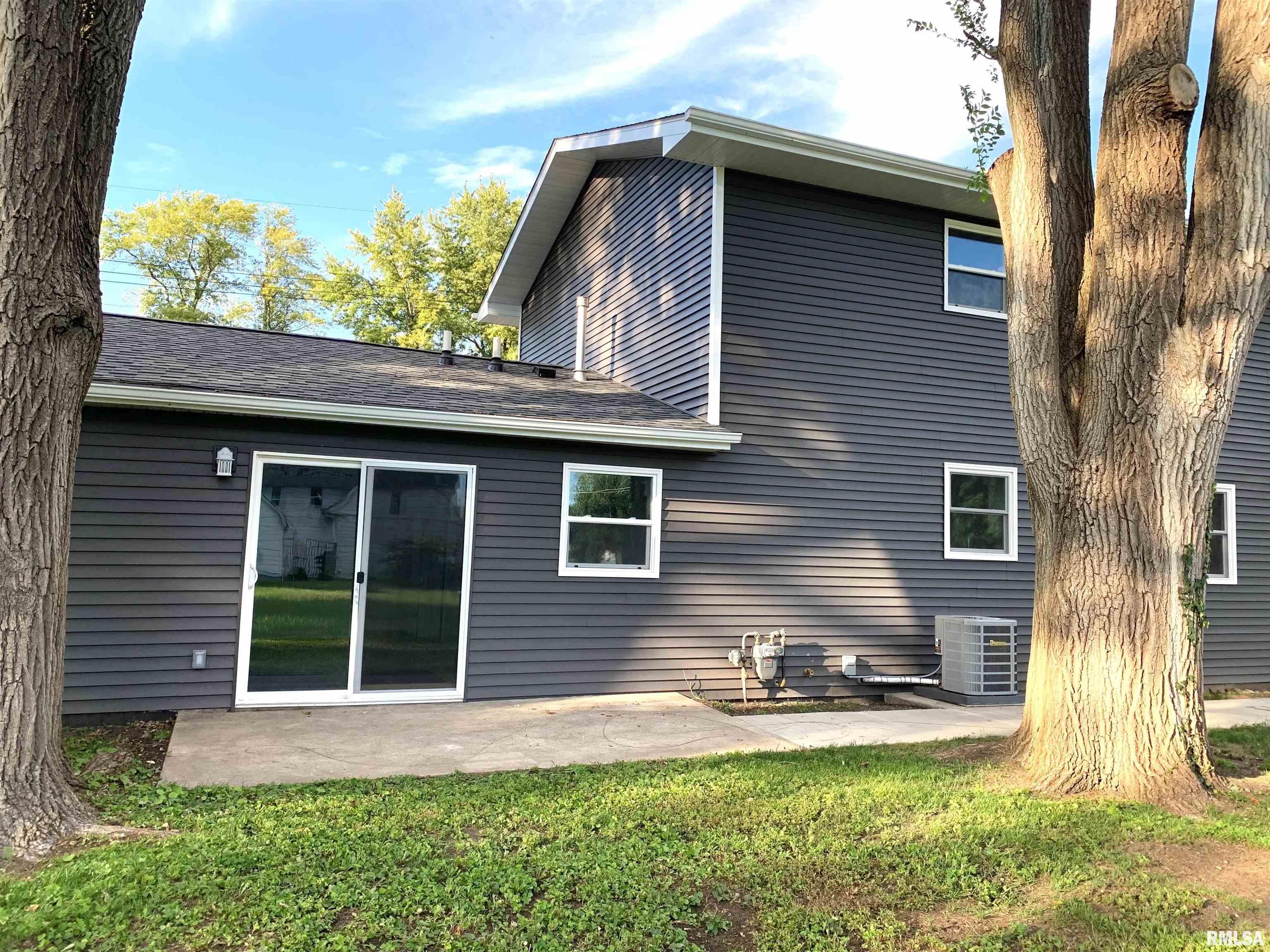 707 North Taylor Street Athens, IL 62613 - Photo 4 of 29